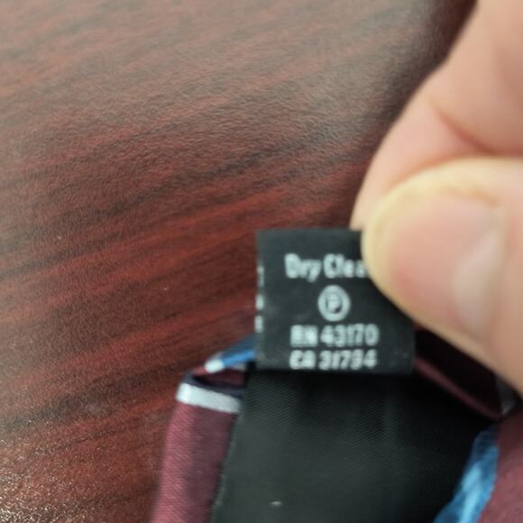 Dockers Repp Necktie Men's Red Blue Woven Striped 3.5 inch Standard Width 56 L - Picture 8 of 8